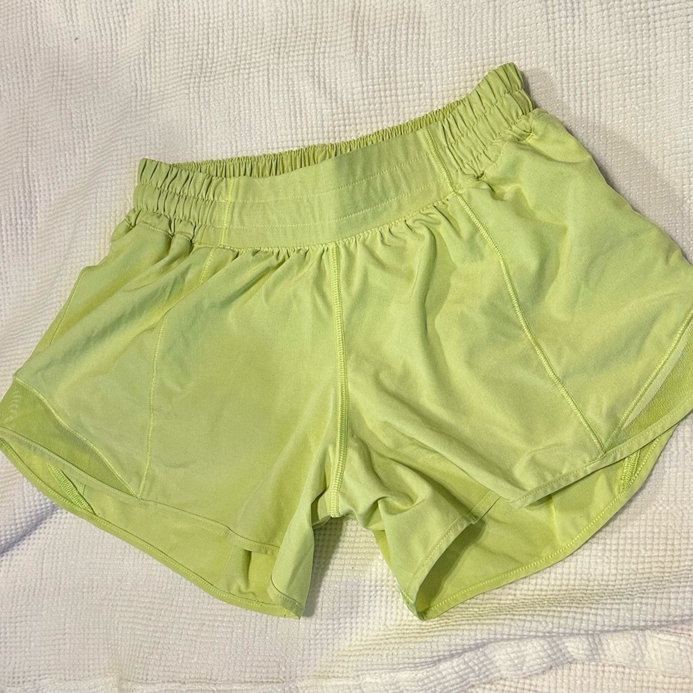 Lululemon Hotty Hot Low-Rise 4” Lined Shorts in Light Green Size 4